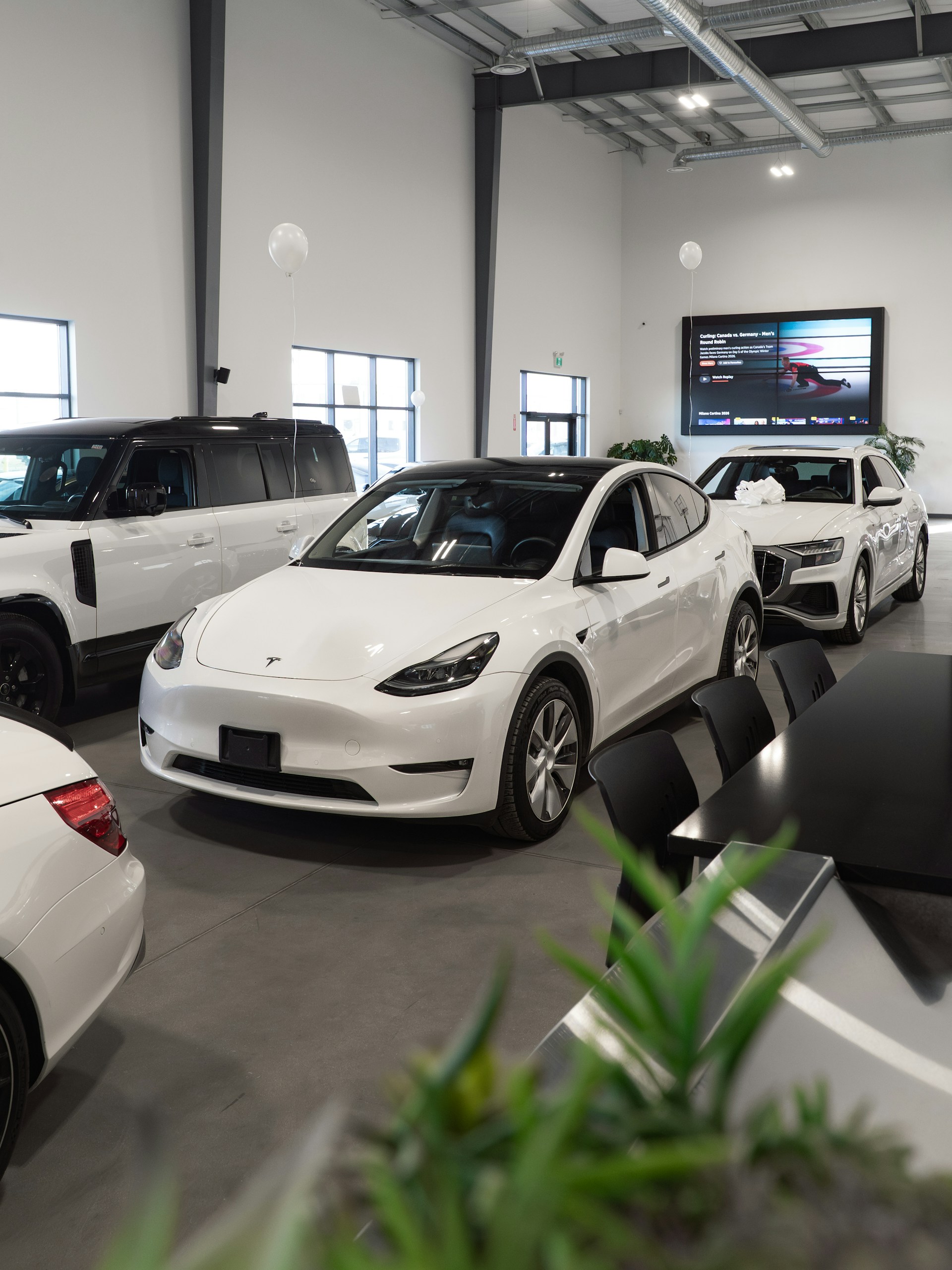 car dealership AV